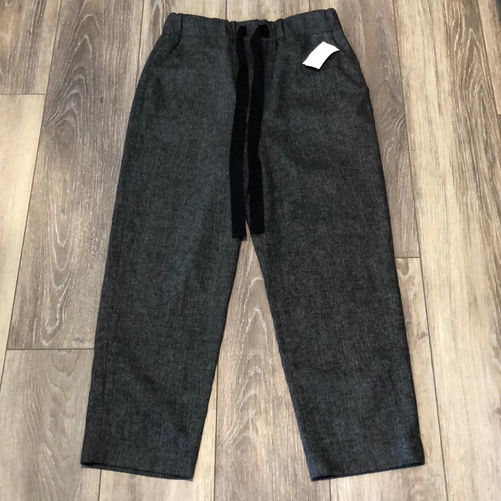 NWT jogger style cropped trouser